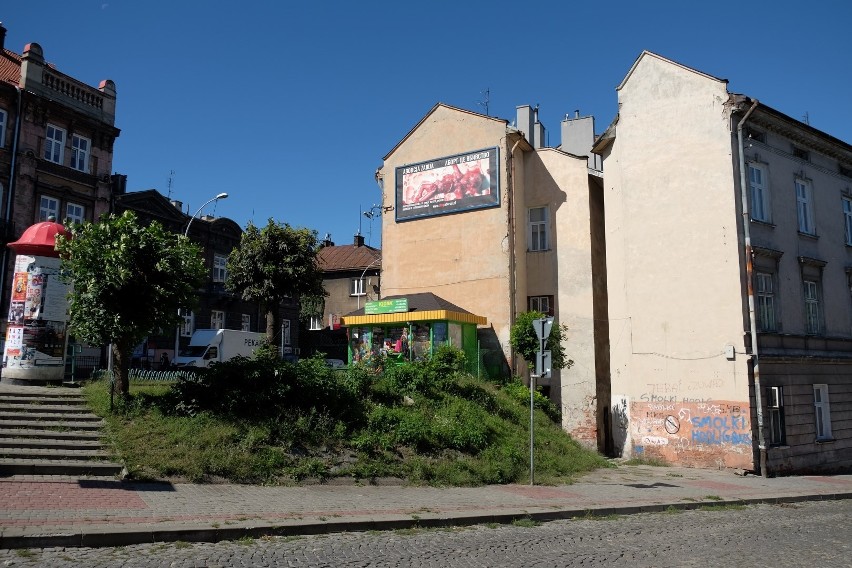 Antyaborcyjny billboard powieszono na kamienicy obok...