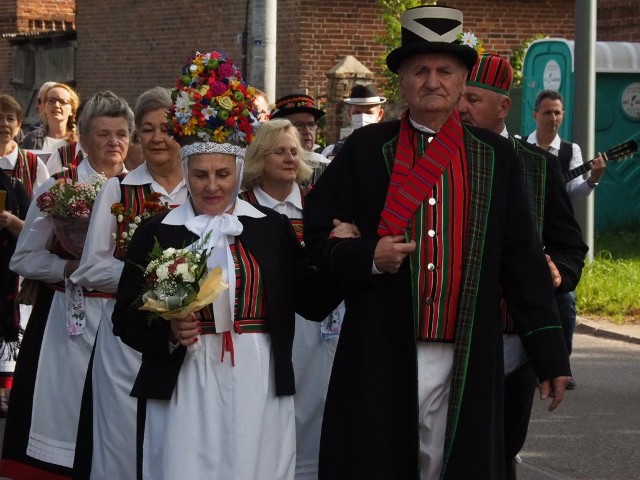 Tradycyjny ślub w Jamnie. 80-latkowie powiedzieli sobie TAK