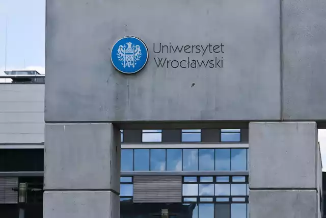Pierwsze tury rekrutacji na studia zakończyły się już w lipcu, ale wrocławskie uniwersytety wciąż przyjmują podania od chętnych kandydatów. Sprawdziliśmy, na jakie kierunki Uniwersytetu Wrocławskiego, Uniwersytetu Przyrodniczego, Uniwersytetu Medycznego, Uniwersytetu Ekonomicznego jest jeszcze prowadzona rekrutacja.