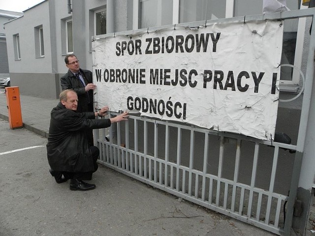 Związkowcy utrzymują, że jest ich więcej niż wynika to z informacji kadrowych. - Są osoby, które boją się ujawnić. Przychodzą do mnie i składki płacą mi osobiście - przekonuje Krzysztof Kaszak, a Jerzy Gawęda kontynuuje: - Część pracowników boi się przyznać przed pracodawcą, że należą do związku zawodowego. Obawiają się bowiem szykan. Mamy dowody na to, że spółka dyskryminuje naszych związkowców. 