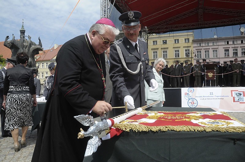 Sztandar dla 22 Ośrodka Dowodzenia i Naprowadzania