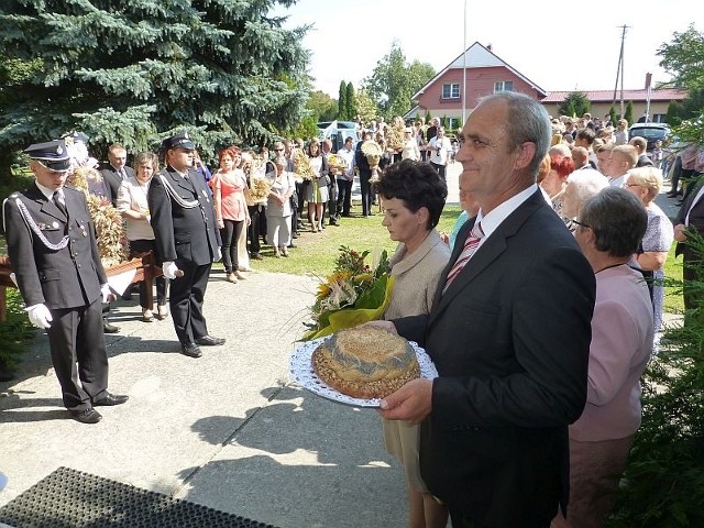 Honory starostów dożynek pełnili Elżbieta Filipiak i Piotr Sienkiewicz