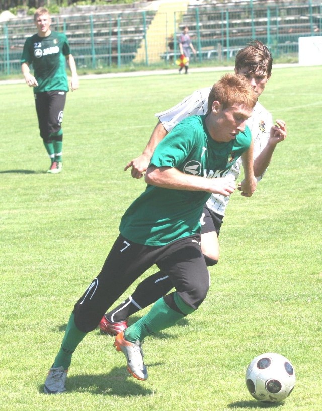 Rafał Turczyn (z piłką) nie zagra w rundzie wiosennej w Stali Stalowa Wola.