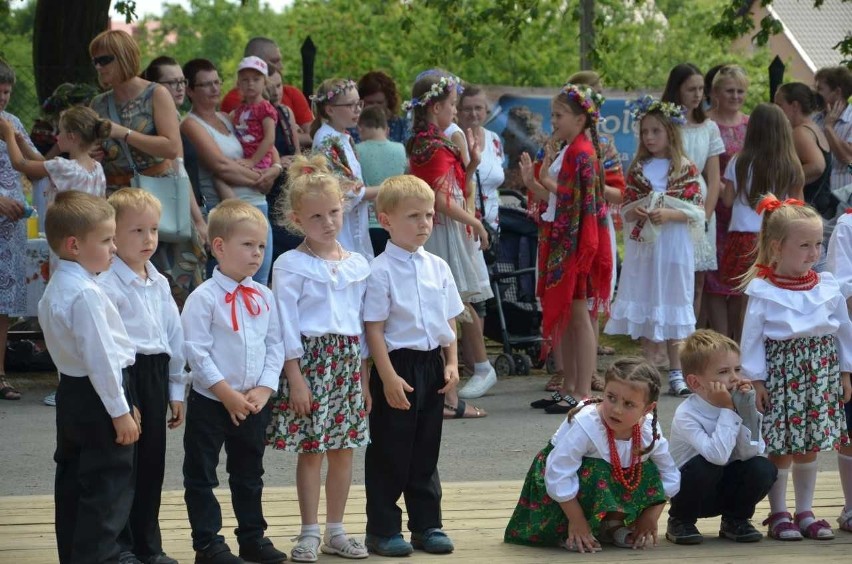 Parafiada Sanecka z dziecięcymi tańcami oraz widowiskiem "Kopciuszek na ludowo"