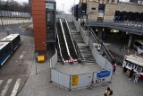 To się naprawdę dzieje! W Krakowie demontują (nie)ruchome schody przy dworcu MDA. Będą nowe! Tylko kiedy?