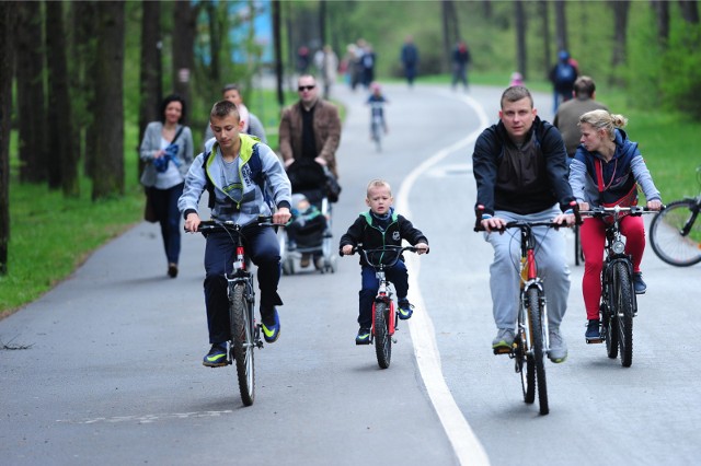 Na granicy Bydgoszczy i Osielska powstanie nowa ścieżka rowerowa o długości ponad dwóch kilometrów. W ramach inwestycji wybudowane zostaną również chodniki oraz przejścia dla pieszych, które poprawią bezpieczeństwo wszystkich uczestników ruchu. Sprawdźcie szczegóły >>>