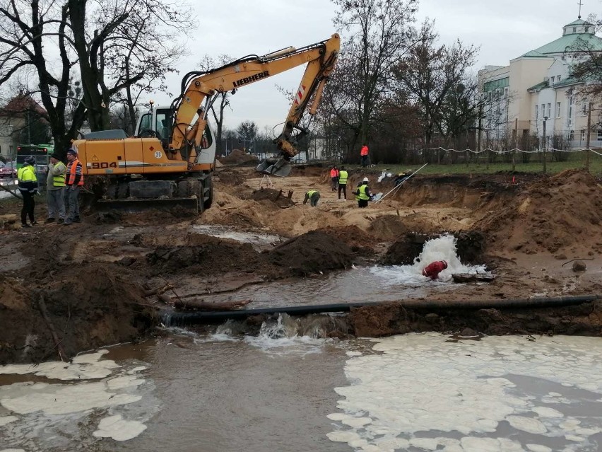 Na terenie budowy tramwaju na Naramowice - na skrzyżowaniu...