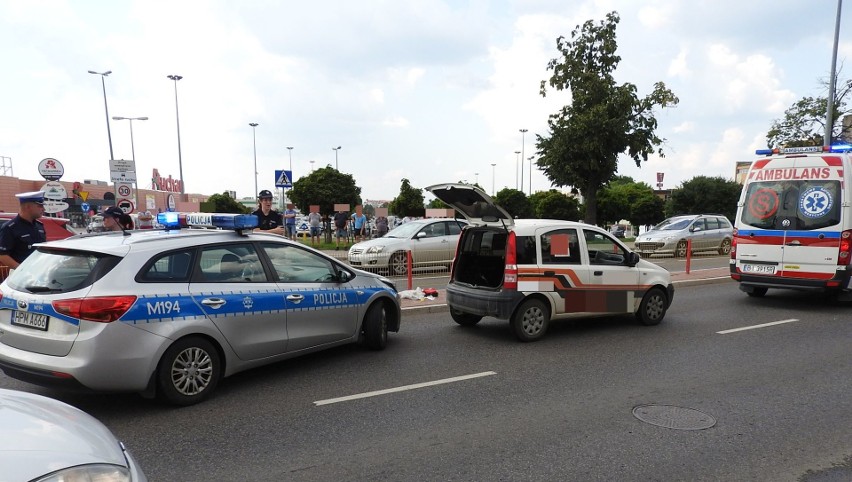 Białystok. Potrącenie przy centrum handlowym na ul. Hetmańskiej. Kobieta nie żyje