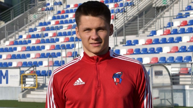 Kamil Odolak z Broni Radom zdobył gola w meczu z Wartą Sieradz.