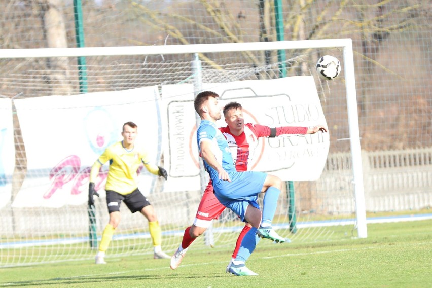 Wygrana GKS Zio-Max Nowiny z Wierną Małogoszcz 4:2 w meczu Hummel 4 Ligi [ZDJĘCIA]