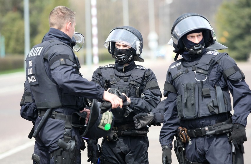 Policjanci z Niemiec w Łodzi. Trenowali walkę z kibolami [ZDJĘCIA+FILM]