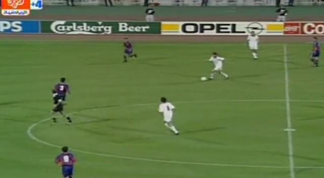 1. Finał Ligi Mistrzów 1994. Milan - Barcelona 4:0 - Sensacyjne zwycięstwo Milanu do dziś uważane jest za jeden z najlepszych finałów europejskich pucharów w historii futbolu. Stawiany na przegranej pozycji Rossoneri roznieśli w pył faworyzowaną Blaugranę. Dwa gole Massaro, po jednym trafieniu Savicevica i Marcela Desailly'ego zapewniły Milanowi kolejny tytuł najlepszej drużyny w Europie. Był to również wielki mecz Fabio Capello, który udowodnił, że potrafi dyrygować drużyną z ławki rezerwowych równie dobrze co jego poprzednik - legendarny Arigo Sacchi. Po drodze do finału mediolańczycy wygrali sześć z jedenastu spotkań, jednak pokonanie Arau, Kopehnagi, czy Werderu Brema nie robiło wielkiego wrażenia.