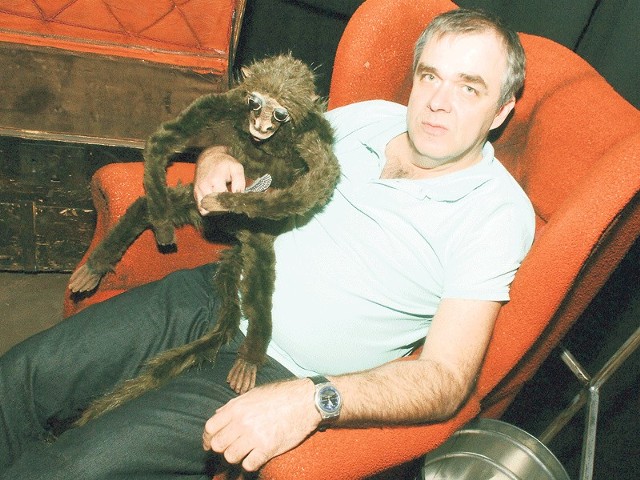 Wojciech Rogowski ma nadzieję, że dzieci polubią bohaterów jego sztuki, również małpkę Pana Nilssona. 