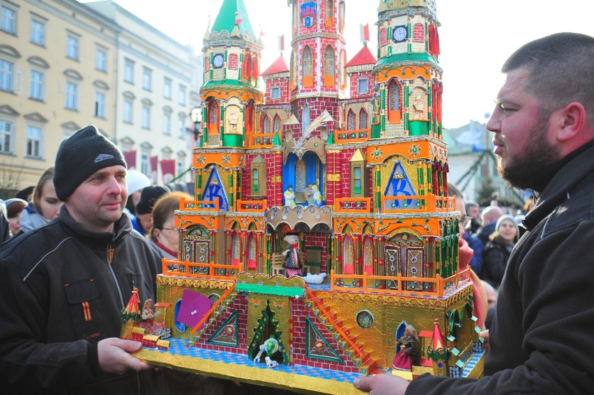 76. Konkurs Szopek Krakowskich. Po prezentacji na estradzie Targów Bożonarodzeniowych trafiły do Celestatu [ZDJĘCIA]