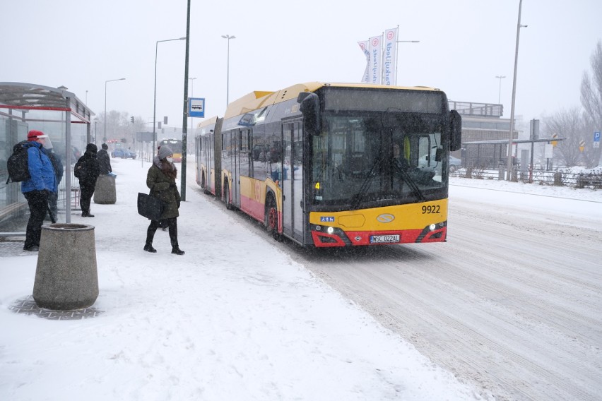 Atak zimy w Warszawie i na Mazowszu. Intensywne opady śniegu...