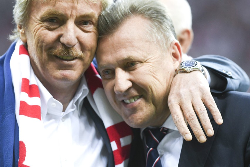 Były prezes PZPN Zbigniew Boniek przytulił obecnego prezesa...