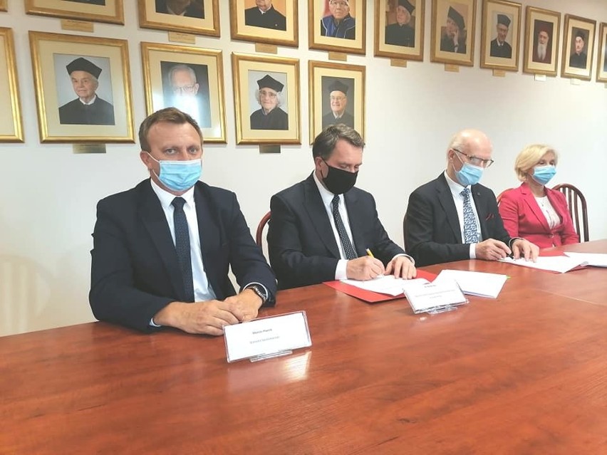 Podpisanie umowy w Kielcach....
