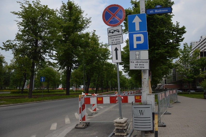 Zmiany w parkowaniu na Powstańców Śląskich. Nowa ścieżka rowerowa