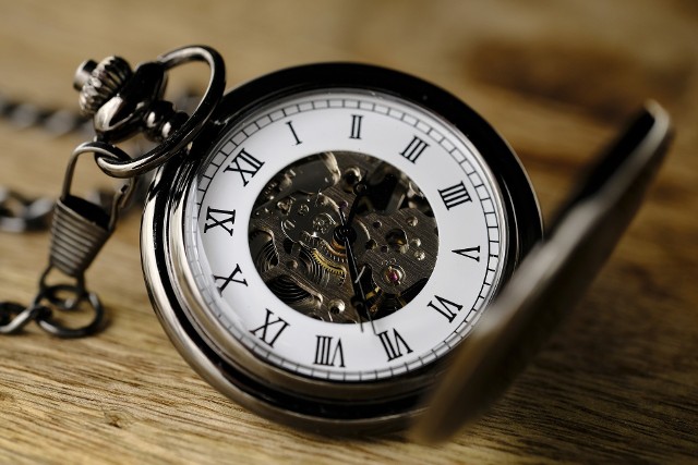 To koniec zmiany czasu? W ankiecie Komisji Europejskiej, aż 80 procent Europejczyków potwierdziło, że nie chce przestawiać wskazówek zegarków.