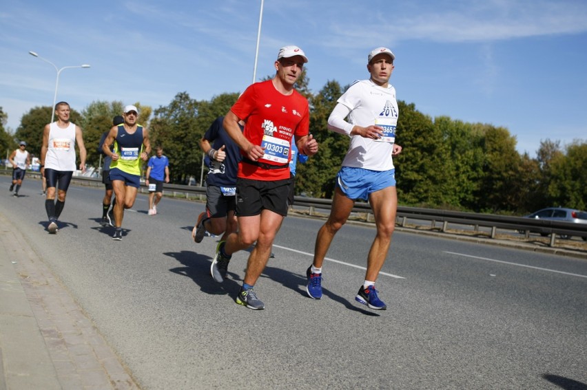 Uczestnicy Maratonu Warszawskiego 2018. Więcej zdjęć...