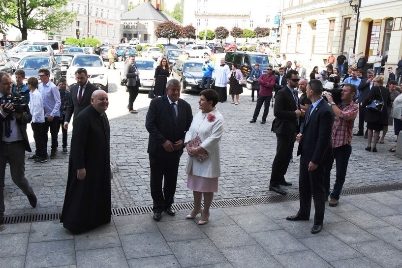 Premier Beata Szydło z mężem przyjechała na święcenia...