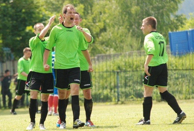 Piłkarze Łysicy Akamit Bodzentyn grają w środę w Limanowej z Limanovią. Stawką pojedynku jest mistrzostwo trzeciej ligi.