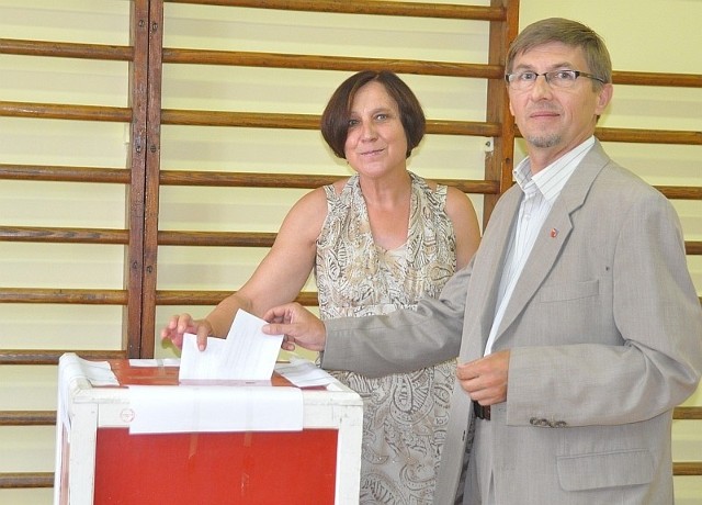 Szef powiatowych struktur Prawa i Sprawiedliwości Andrzej Lenart głosował wraz z żoną, Danutą, w koneckim "ekonomiku&#8221;. Za kandydatem PiS głosowało w naszym powiecie ponad 62 procent mieszkańców.
