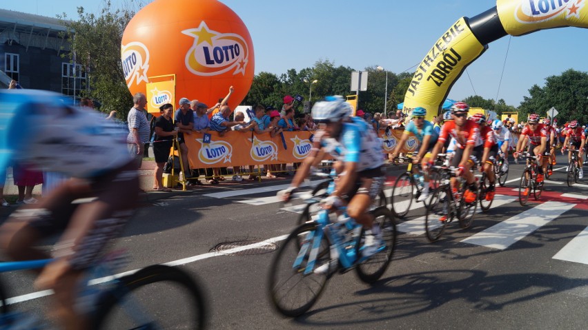 Tour de Pologne 2017 w Jastrzębiu. Kolarze mkną przed siebie