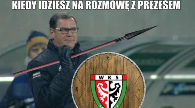 21. kolejka mocno zaskoczyła. Legia Warszawa przegrała pierwszy mecz w sezonie na własnym boisku. W jej ślady poszedł też Górnik Zabrze, który wysoko uległ Cracovii. Drugi raz z rzędu zwyciężyła natomiast zajmująca ostatnią pozycję w tabeli Pogoń. Zobacz najciekawsze memy o 21. kolejce Ekstraklasy.