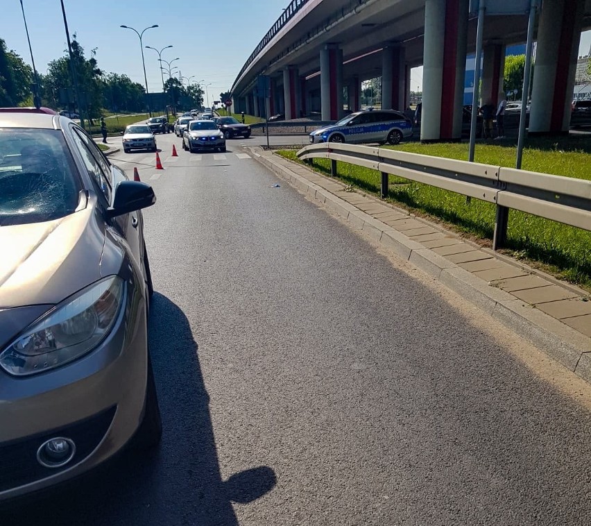 Białystok. Potrącenie na przejściu dla pieszych na ul. gen. Andersa. 41-letnia kobieta trafiła do szpitala [ZDJĘCIA]