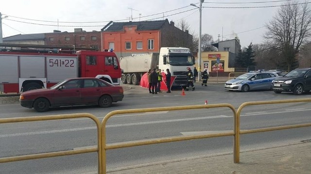 Śmiertelne potrącenie 64-letniej rowerzystki na pl.Wolności w Ujeździe