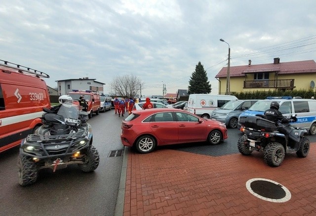 Podczas działań służby skoncentrowano na parkingu przed LKS Sokół Zabrzeg.