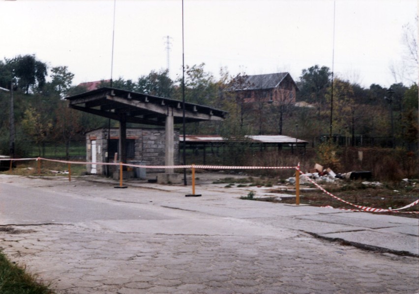 Gorlice, ulica 11 Listopada 1992 rok - na razie dzikie pole,...
