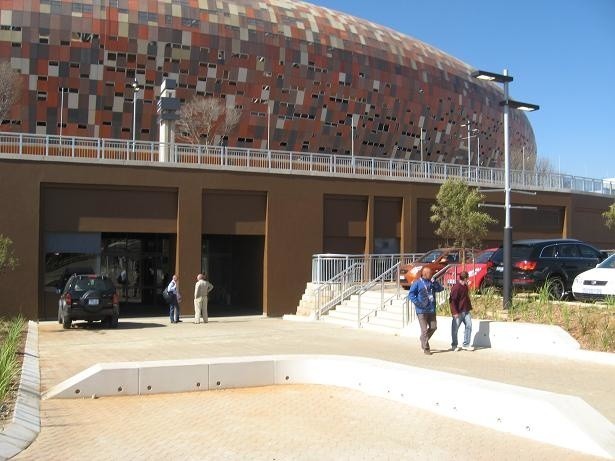 Kibice na Soccer Stadium w Johannesburgu przeżyli w niedzielę chwile niepewności