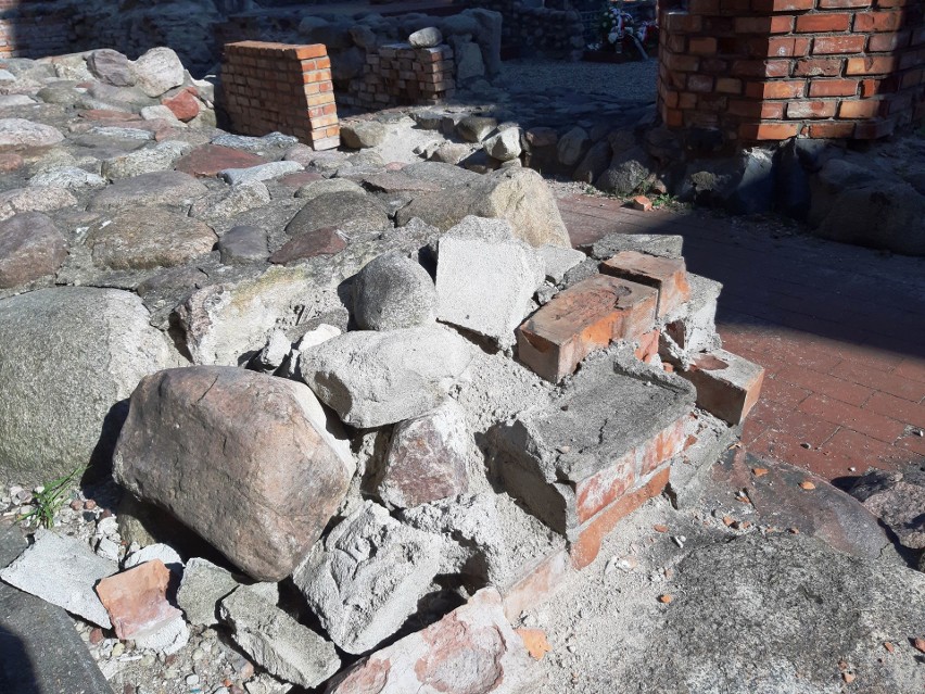 Zasypią piaskiem ruiny kościoła św. Katarzyny w Bytowie? Mieszkańcy oburzeni (ZDJĘCIA)
