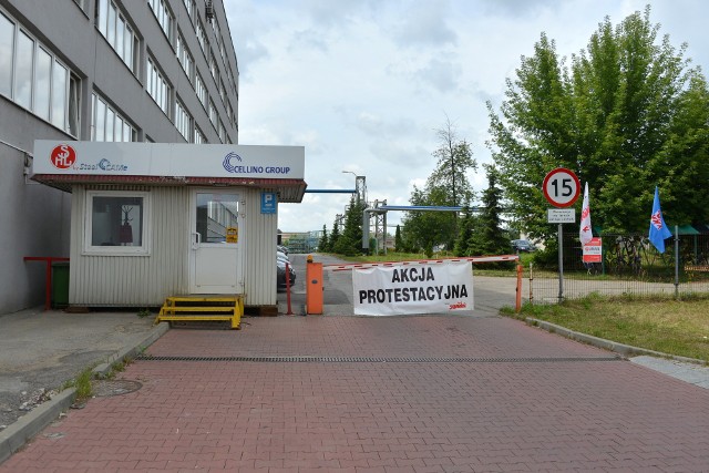 W czwartek i piątek (5-6 lipca) w zakładzie SHL Production w Kielcach trwa strajk włoski. Pracownicy domagają się podwyżki pensji o 400 złotych brutto i poprawy warunków pracy.