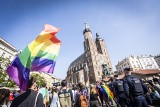 Na Marszu Równości w Krakowie było 12 tysięcy osób. Roztańczony tłum szedł pod hasłem: "Każdy z nas potrzebuje miłości"