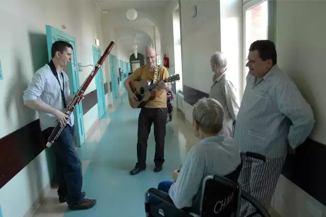 zdjęcie ilustracyjne / Podczas studiów przyszli terapeuci nadal kontynuują zajęcia muzyczne, ale także współpracują z kliniką psychiatrii wrocławskiego Uniwersytetu Medycznego, gdzie uczą się pracy z pacjentami.