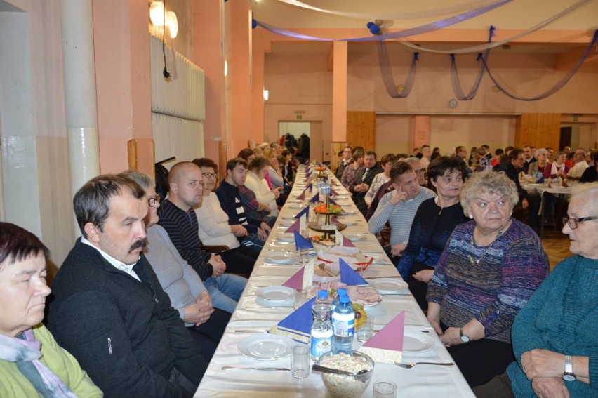 Światowy Dzień Osób Niepełnosprawnych w Ostrowcu. Stowarzyszenie "Tacy Sami" świętowało z przyjaciółmi [ZDJĘCIA]