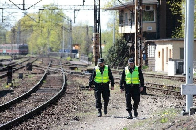 Opolscy SOK-iści zatrzymali 32-latkę z dziewięcioletnim chłopcem, który zgodnie z prawem powinien być w Hamburgu. Zdjęcie ilustracyjne.