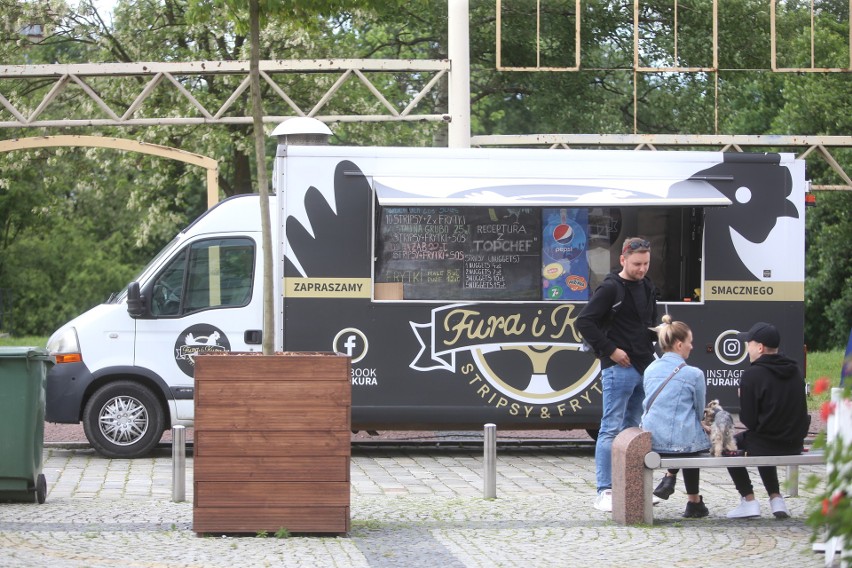 Food trucki na rynku w Mysłowicach oferowały pyszne i...