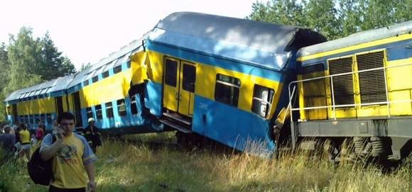 Wypadek w Korzybiu. Zderzyły się dwa pociągi osobowe.