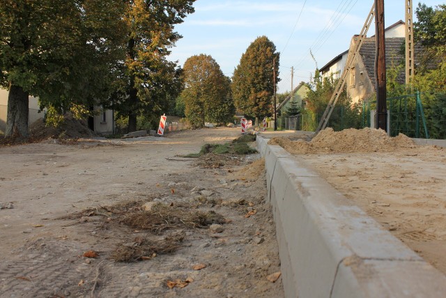 Droga w Goszczanowie jest remontowana w ramach schetynówek.