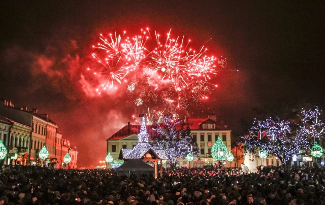 Tak wyglądał sylwester i powitanie Nowego Roku 2015 na rzeszowskim Rynku.
