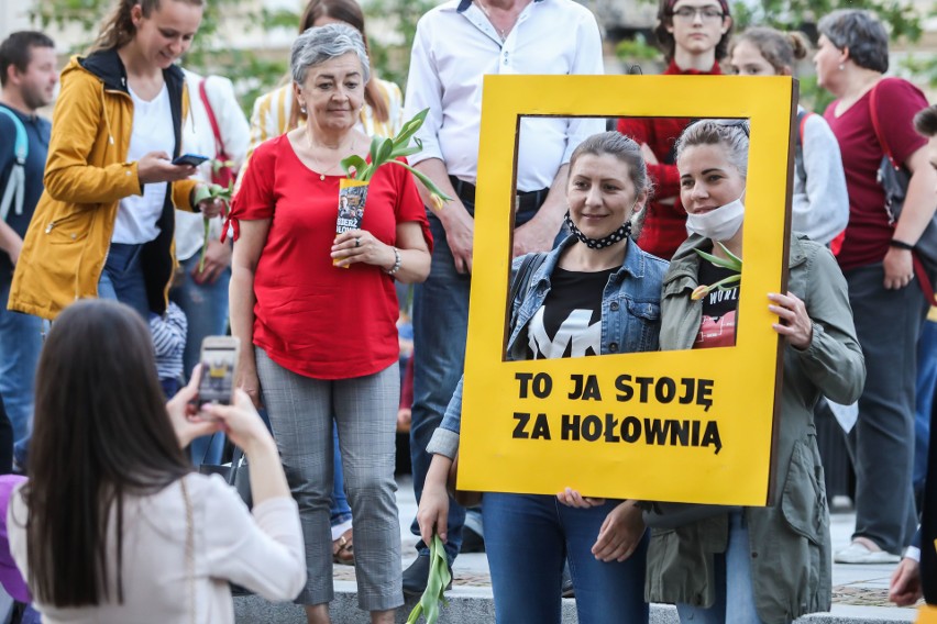 Szymon Hołownia spotkał się z wyborcami na rynku w Rzeszowie [ZDJĘCIA]