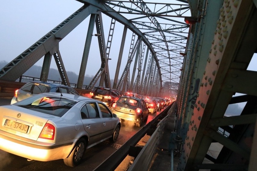 Choć Toruń nie uchodzi za jedno z bardziej zakorkowanych...