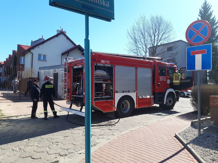 - Idąc ulicą Poprzeczną zobaczyłem kłęby dymu unoszące się...