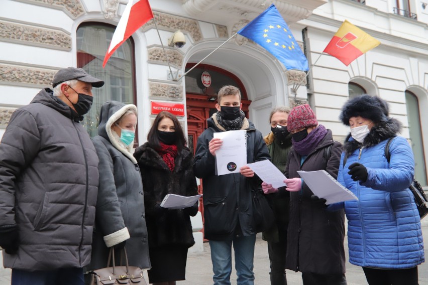 Pracownicy domów kultury w Łodzi od miesięcy protestują...