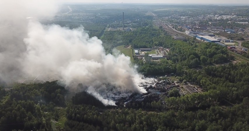 Gigantyczny pożar składowiska opon w Trzebini. Słup dymu i ognia widać było z wielu kilometrów