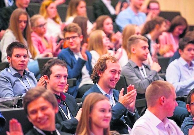 Młodzieżowy Sejmik Województwa Śląskiego. Sala pełna po brzegi